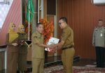 WAKIL BUPATI KETAPANG SERAHKAN TUGAS TAMBAHAN KEPALA UPTD PUSKESMAS, TEKANKAN PELAYANAN KESEHATAN HARUS SEMAKIN BAIK