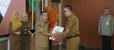 WAKIL BUPATI KETAPANG SERAHKAN TUGAS TAMBAHAN KEPALA UPTD PUSKESMAS, TEKANKAN PELAYANAN KESEHATAN HARUS SEMAKIN BAIK