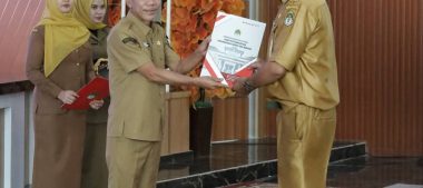 WAKIL BUPATI KETAPANG SERAHKAN TUGAS TAMBAHAN KEPALA UPTD PUSKESMAS, TEKANKAN PELAYANAN KESEHATAN HARUS SEMAKIN BAIK