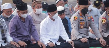 SEKDA KETAPANG HADIRI SHOLAT ISTISQA DI HALAMAN POLRES, WARGA DIAJAK MUHASABAH DAN MEMOHON HUJAN
