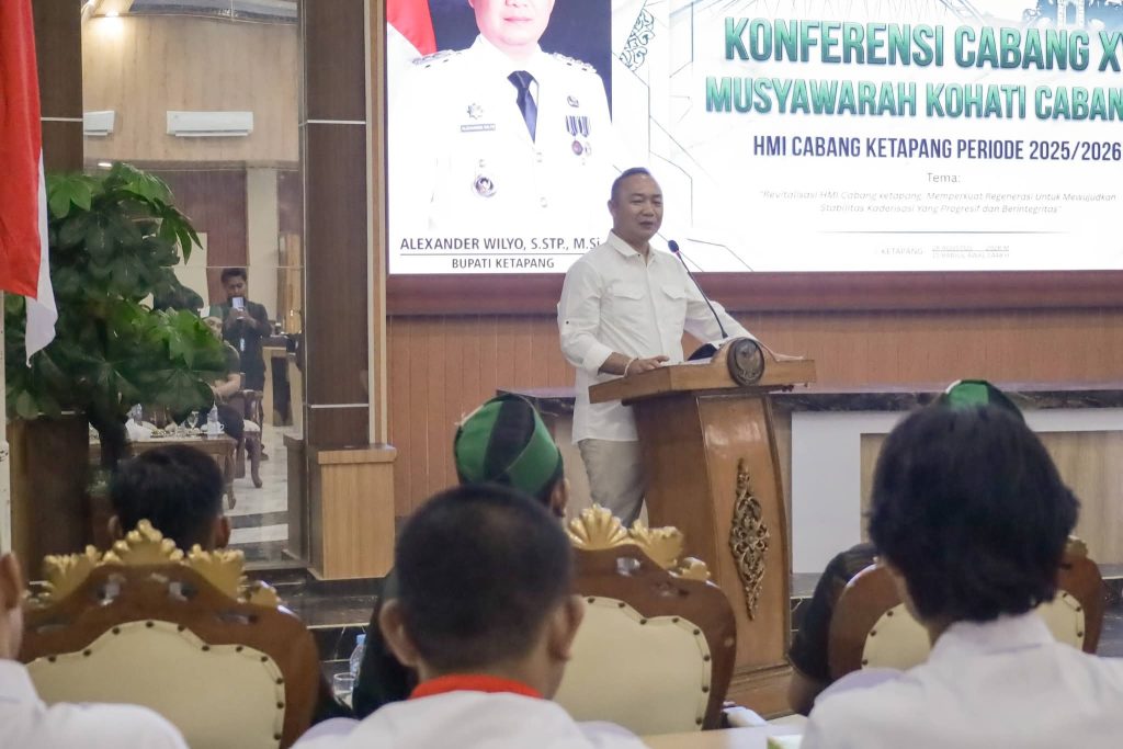 Buka KONFERCAB XVI dan MUSKOHCAB X HMI Ketapang, Bupati Dorong Mahasiswa Jadi Agen Perubahan dan Peduli Karhutla