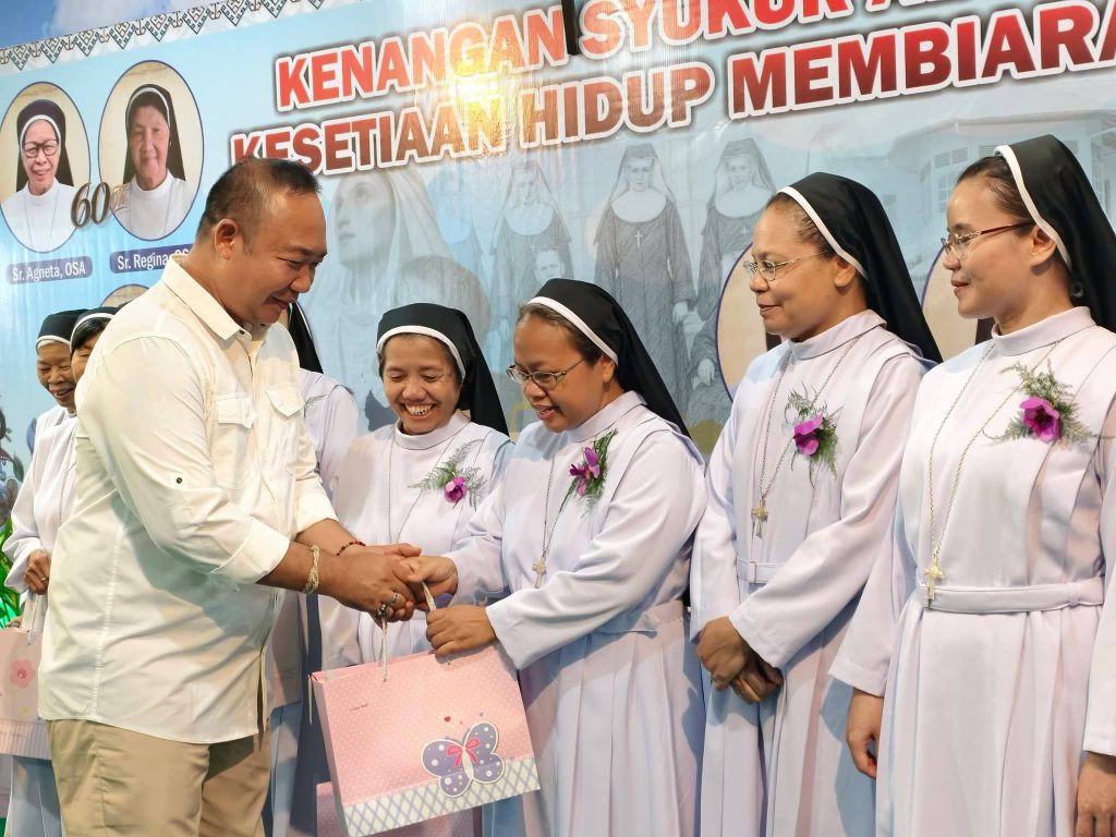BUPATI KETAPANG HADIRI SYUKUR KESETIAAN HIDUP MEMBIARA SEMBILAN SUSTER OSA
