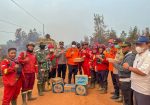 BUPATI KETAPANG TURUN LANGSUNG PADAMKAN KARHUTLA DI SUNGAI AWAN KANAN