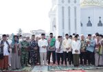 RIBUAN WARGA KETAPANG GELAR SHOLAT ISTISQA, BERDOA DI TENGAH KEMARAU PANJANG