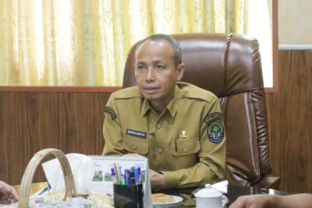 SEKDA KETAPANG PIMPIN RAPAT TIM PENILAI MEDIA SOSIAL PEMERINTAH DAERAH