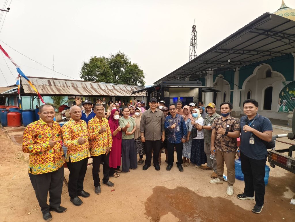 BUPATI KETAPANG BERSAMA TNI-POLRI HADIRKAN LAYANAN AIR BERSIH BERTEKNOLOGI RO UNTUK WARGA TERDAMPAK KEMARAU