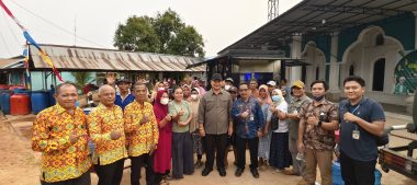 BUPATI KETAPANG BERSAMA TNI-POLRI HADIRKAN LAYANAN AIR BERSIH BERTEKNOLOGI RO UNTUK WARGA TERDAMPAK KEMARAU
